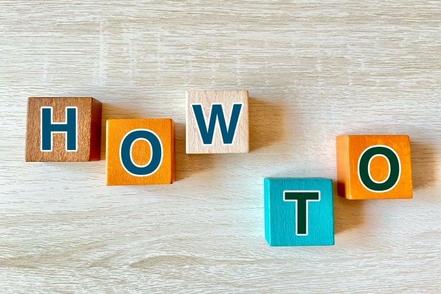 HOWTOと書かれている積み木